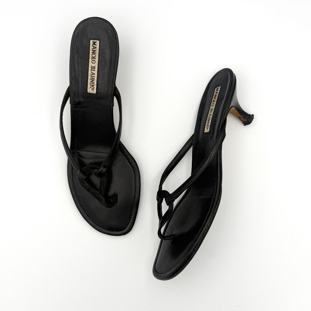 Vintage Manolo Blahnik Thong Sandal Kitten Heel in Black Patent Leather